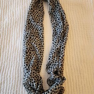 SACHI Black and White Star Pattern Scarf